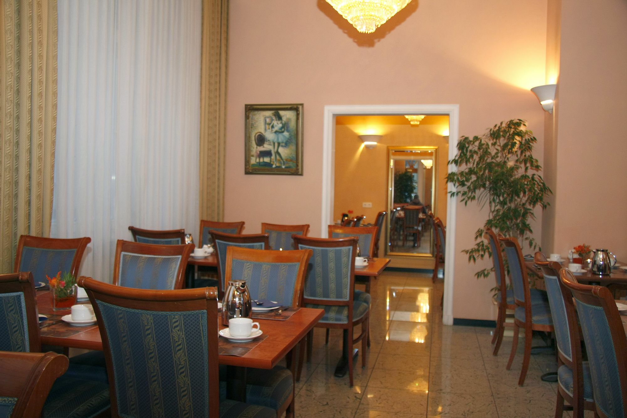Apartment Hotel Kral - Business Hotel & Serviced Apartments Erlangen Eksteriør billede